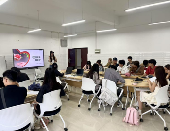 我院召开2025级本科生安全教育大会
